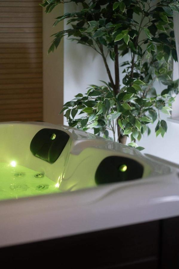 Hotel Spa Palawan Prive Avec Jacuzzi Et Sauna Lieja Exterior foto